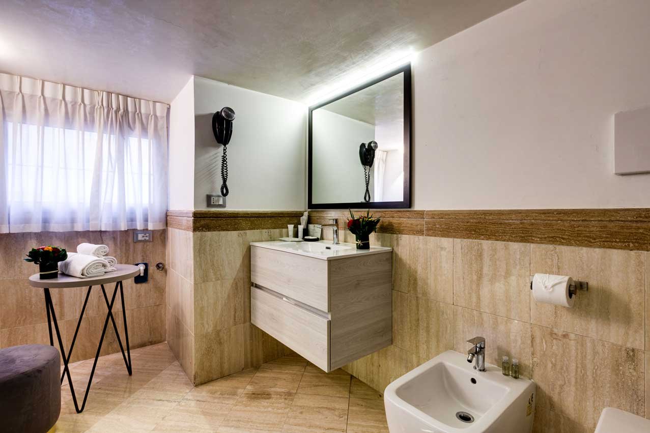 Bagno della suite duplex loft di Piazza Farnese Luxury Suites