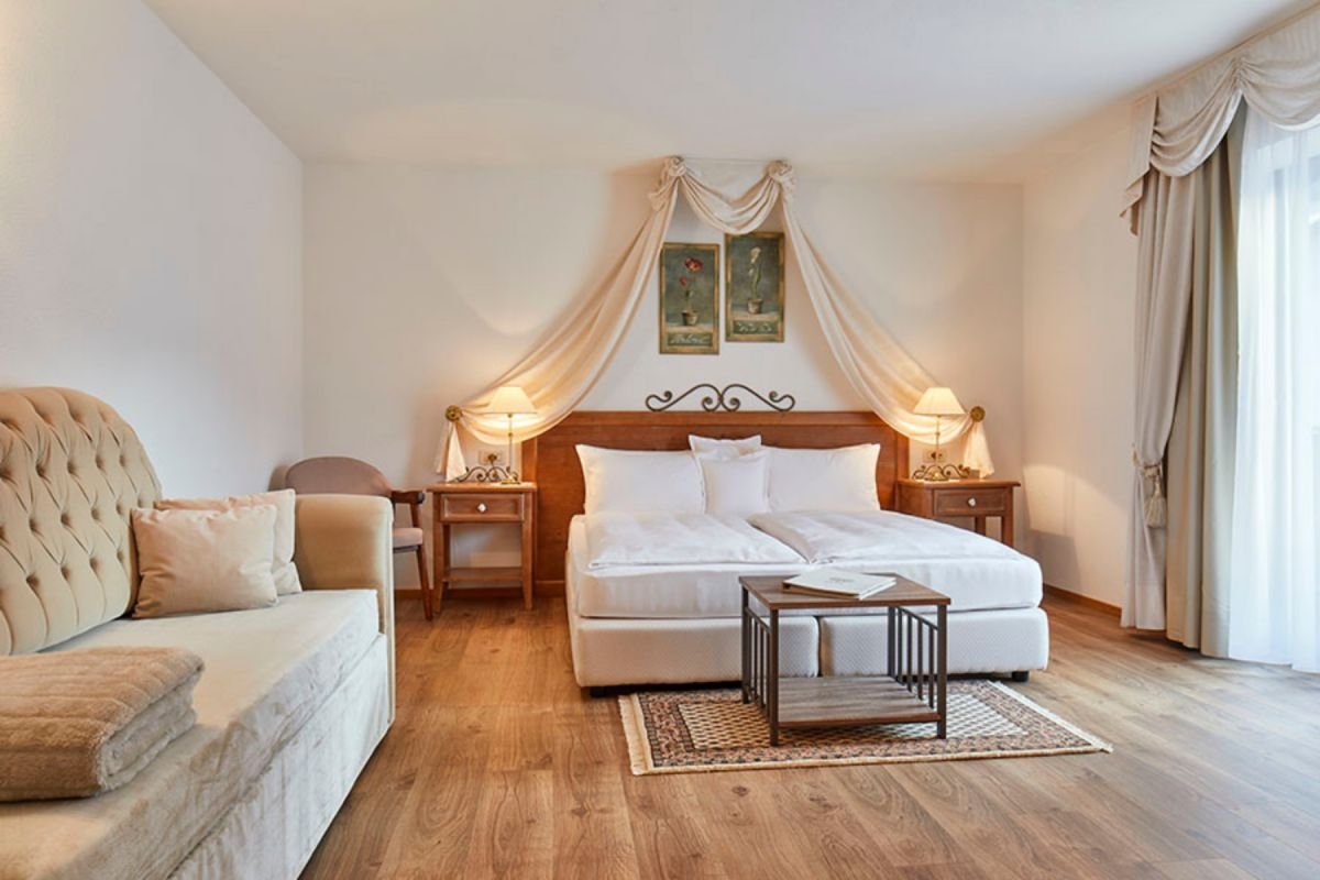 hotel-table-v-collection-corvara-in-badia